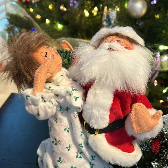 I saw mommy kissing Santa Claus Annalee